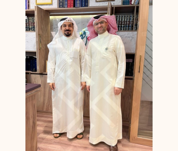 المحكّم القانوني جعفر الجمري رئيس مجموعة بن يوسف القانونية يتشرف بلقاء الأستاذ حسين العويناتي من شركة جنبية سكوير (المستشفى الخليجي الأمريكي).