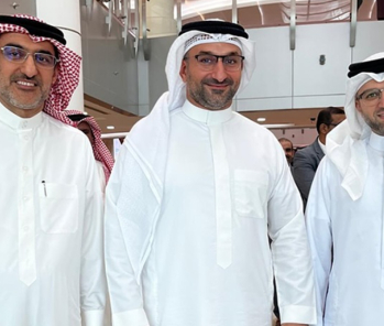 المحكّم القانوني جعفر الجمري رئيس مجموعة بن يوسف القانونية في لقاء أخوي مع سعادة السيد عبدالله بن عادل فخرو وزير التجارة والصناعة والرئيس التنفيذي لهيئة المعلومات والحكومة الإلكترونية السيد محمد القائد.