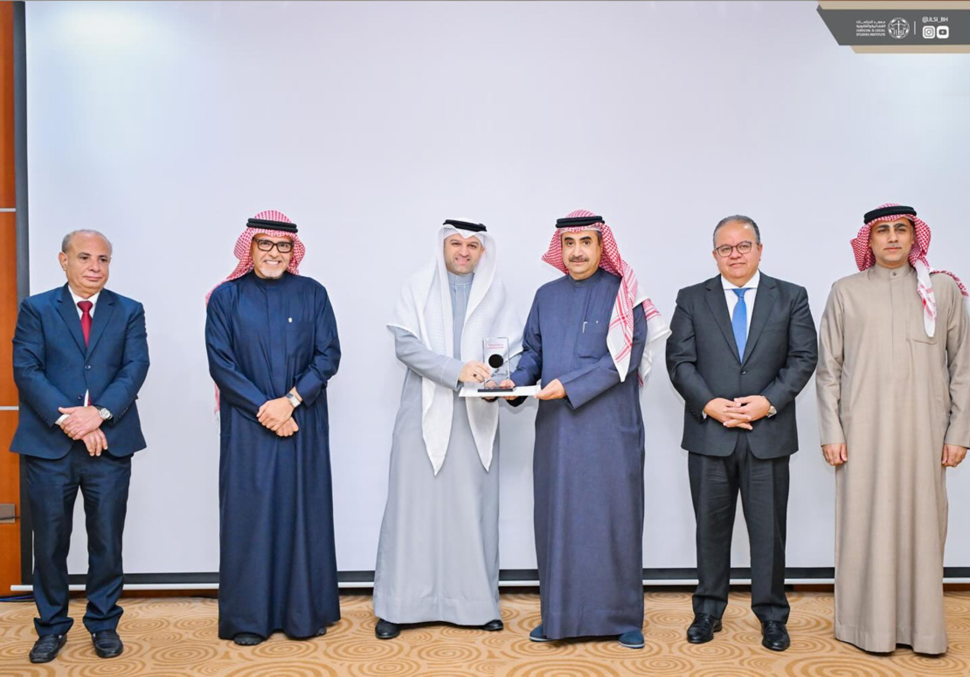 معهد الدراسات القضائية والقانونية يحتفي بتخريج الدفعة السادسة عشرة من برنامج تدريب المحامين الجدد